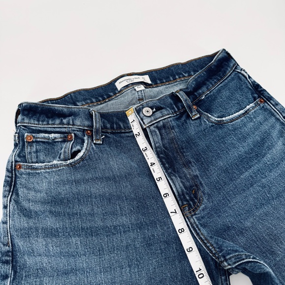 Abercrombie and Fitch Low Rise Baggy Curve Love Jeans - Picture 6 of 11
